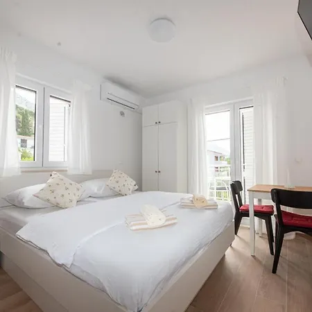 Charming Duce * Omis