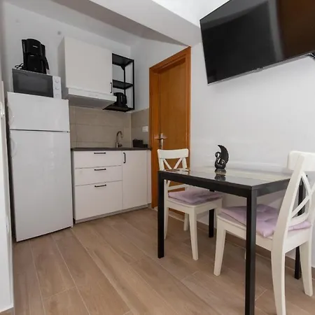 Charming Duce * Omis