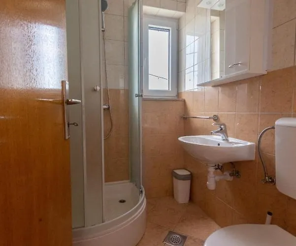 Charming Duce アパート オミシュ