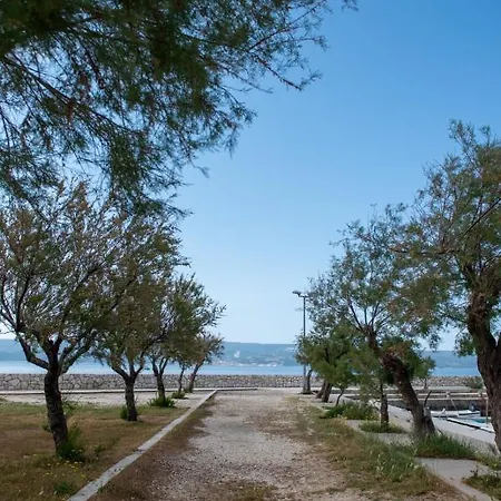 Charming Duce Omis